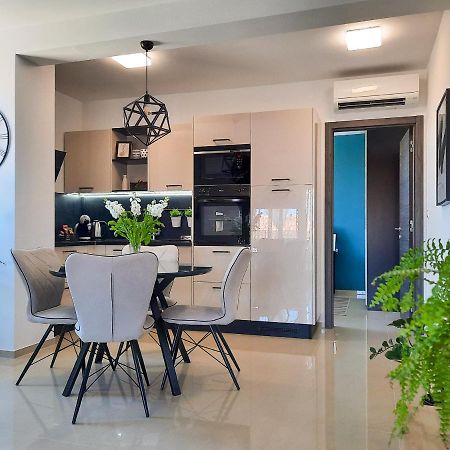 Enjoy Pula - New Apt With Terrace And Free Parking Garage ภายนอก รูปภาพ