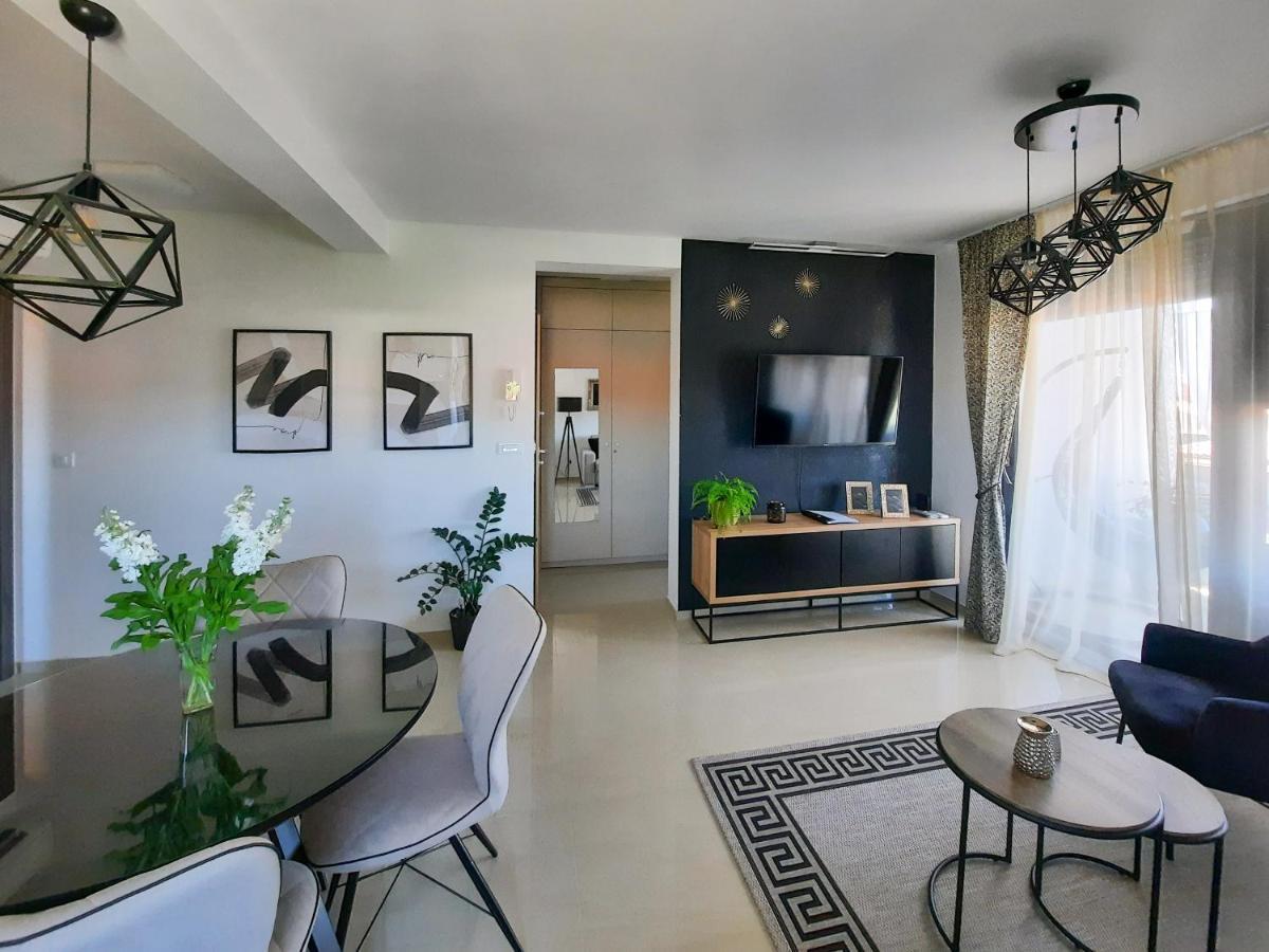 Enjoy Pula - New Apt With Terrace And Free Parking Garage ภายนอก รูปภาพ