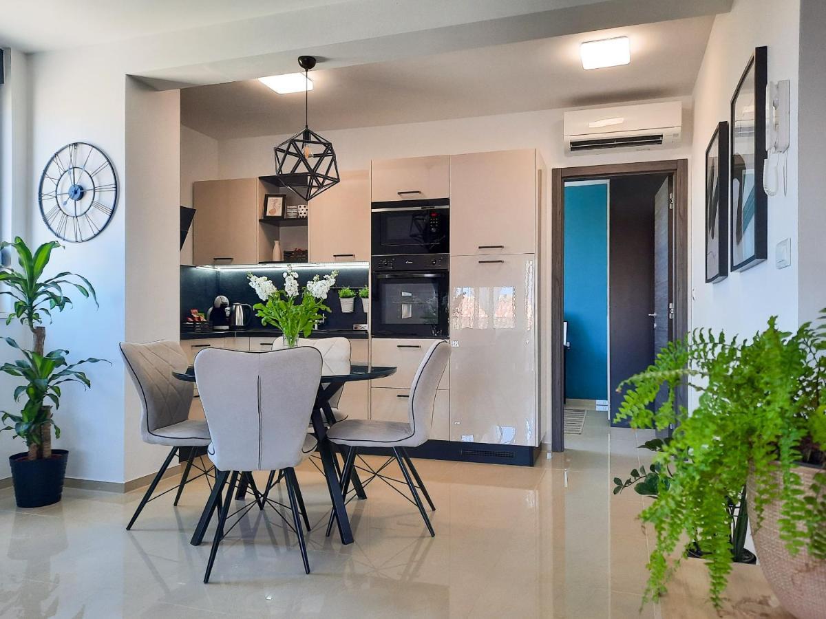 Enjoy Pula - New Apt With Terrace And Free Parking Garage ภายนอก รูปภาพ