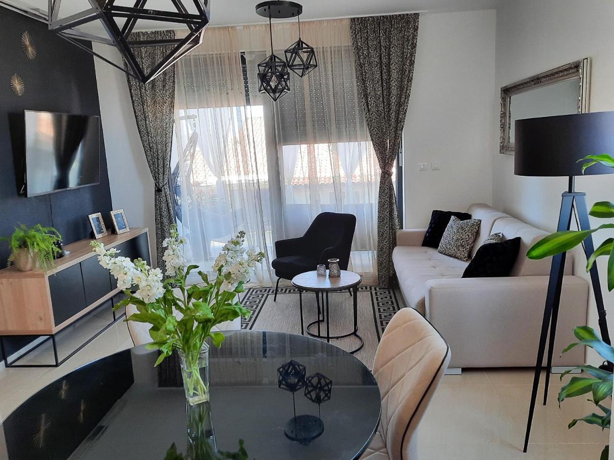 Enjoy Pula - New Apt With Terrace And Free Parking Garage ภายนอก รูปภาพ