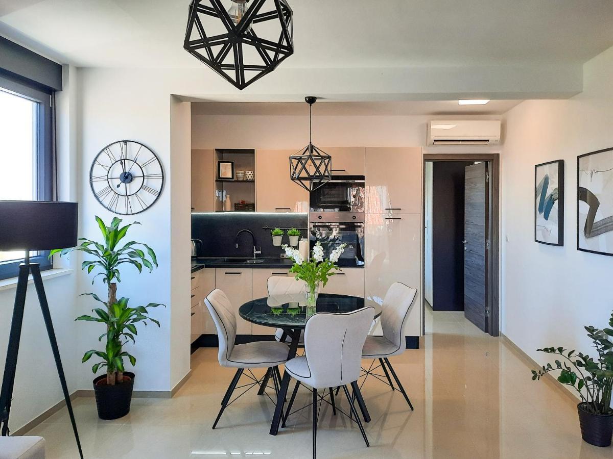 Enjoy Pula - New Apt With Terrace And Free Parking Garage ภายนอก รูปภาพ