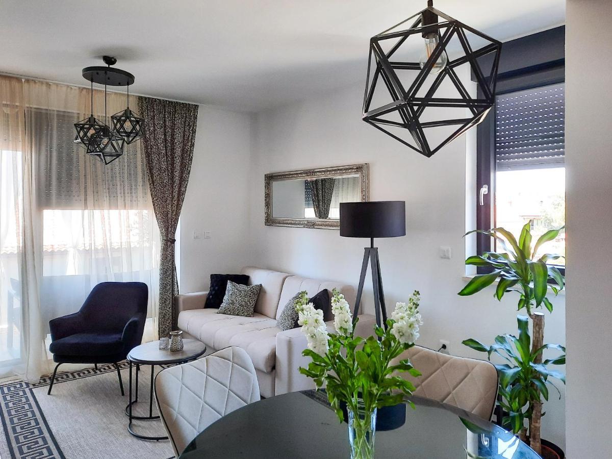 Enjoy Pula - New Apt With Terrace And Free Parking Garage ภายนอก รูปภาพ