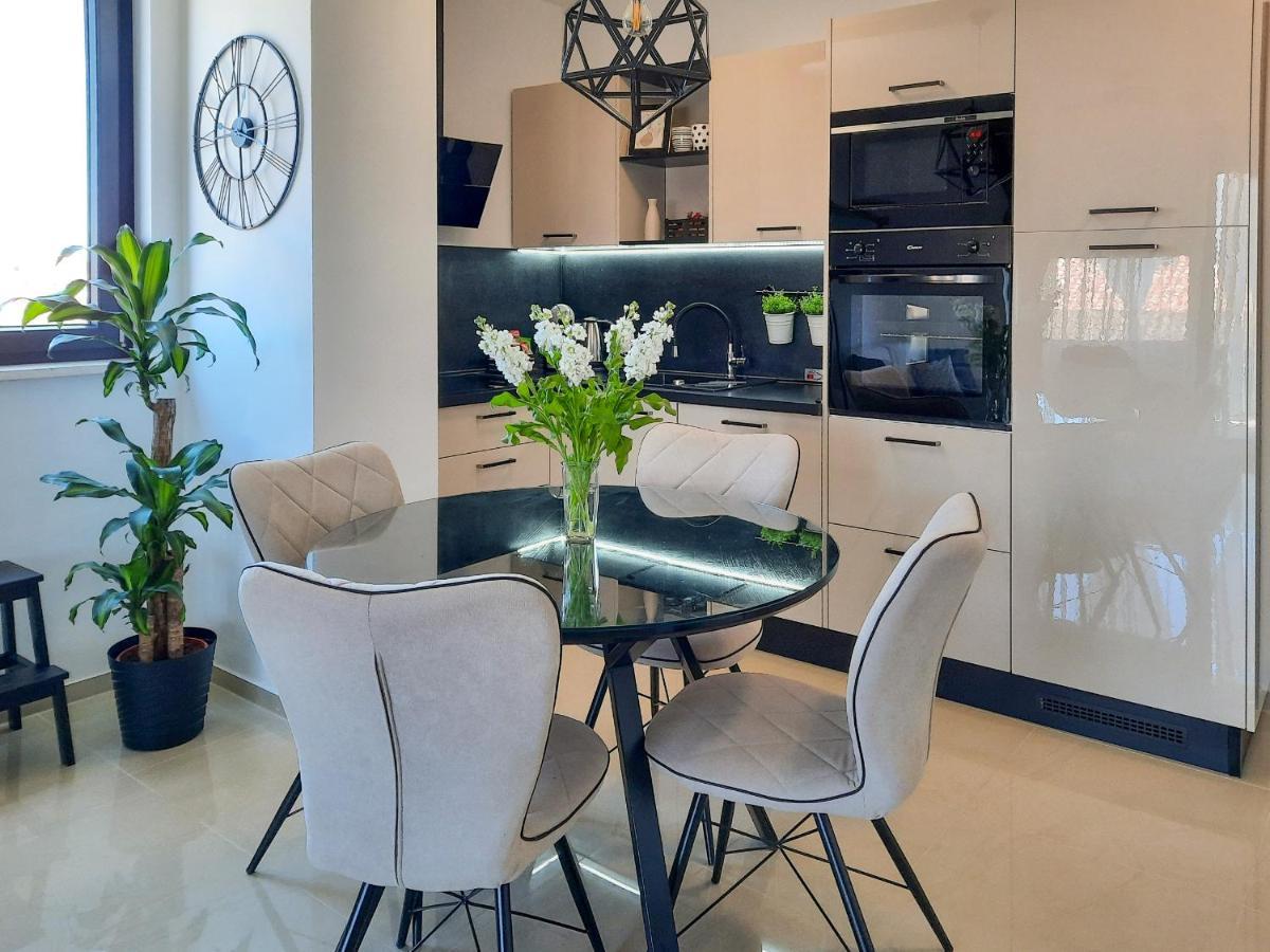 Enjoy Pula - New Apt With Terrace And Free Parking Garage ภายนอก รูปภาพ