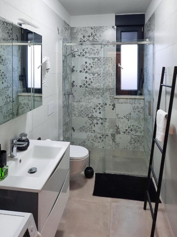 Enjoy Pula - New Apt With Terrace And Free Parking Garage ภายนอก รูปภาพ
